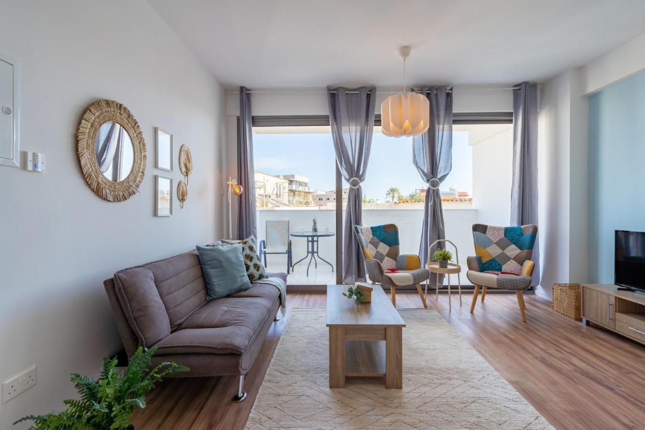 Livia Studio Apartment In Larnaca Exterior photo