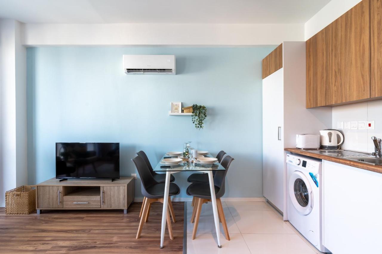 Livia Studio Apartment In Larnaca Exterior photo