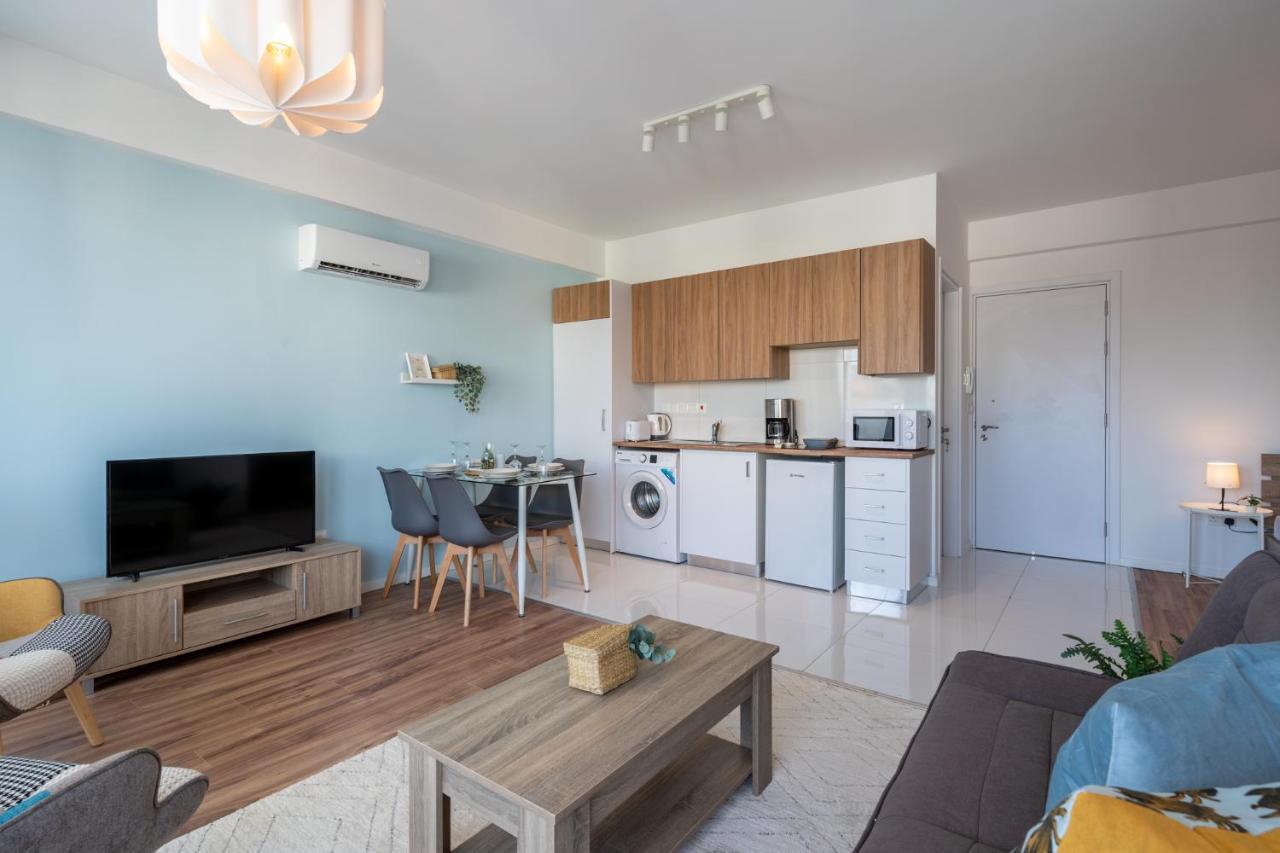 Livia Studio Apartment In Larnaca Exterior photo