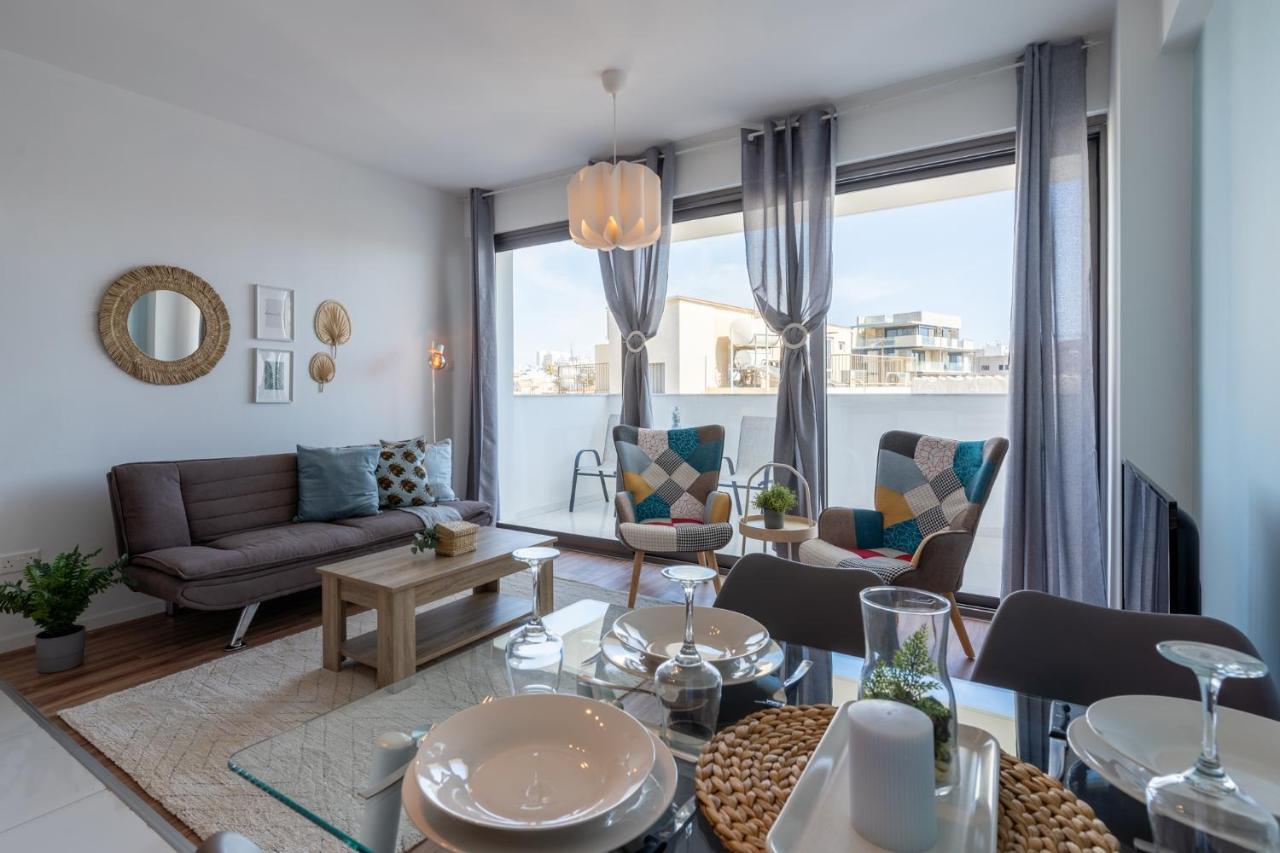 Livia Studio Apartment In Larnaca Exterior photo