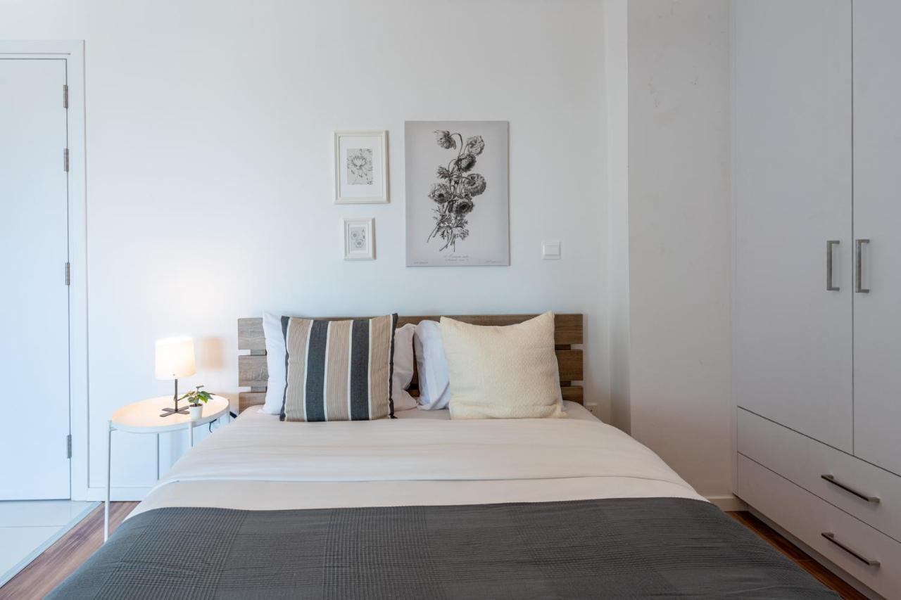 Livia Studio Apartment In Larnaca Exterior photo