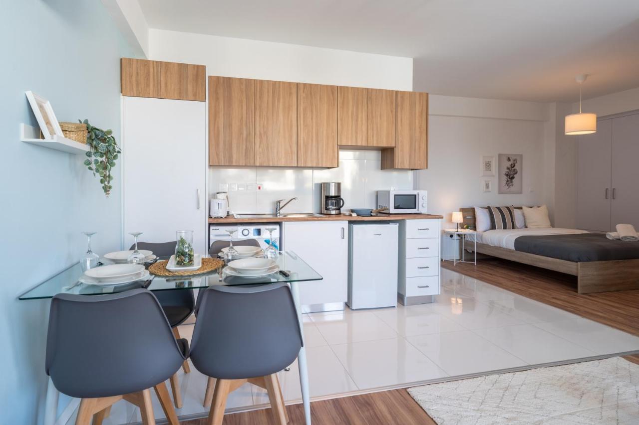 Livia Studio Apartment In Larnaca Exterior photo