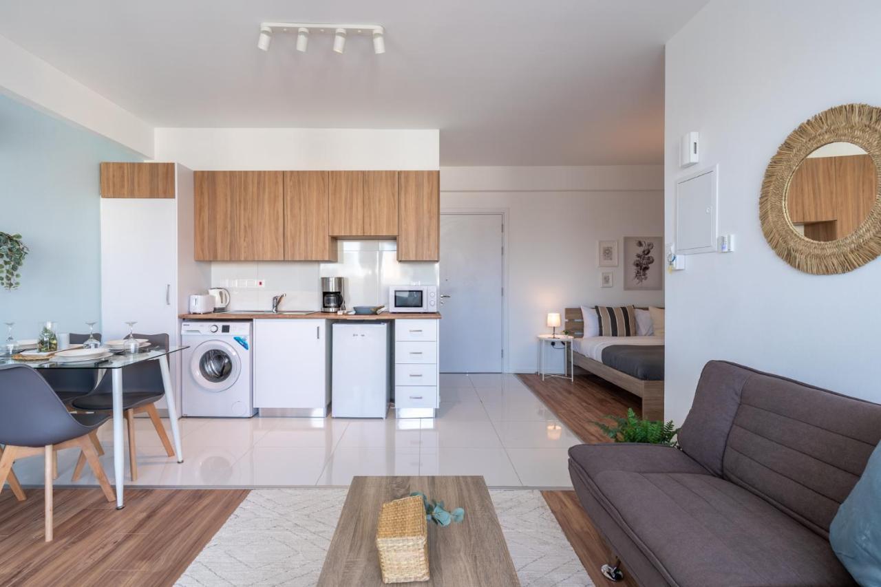 Livia Studio Apartment In Larnaca Exterior photo