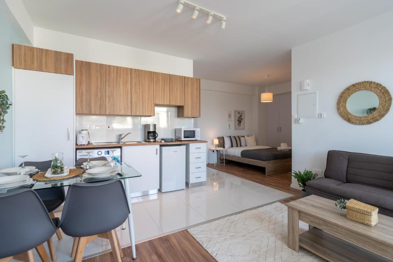 Livia Studio Apartment In Larnaca Exterior photo